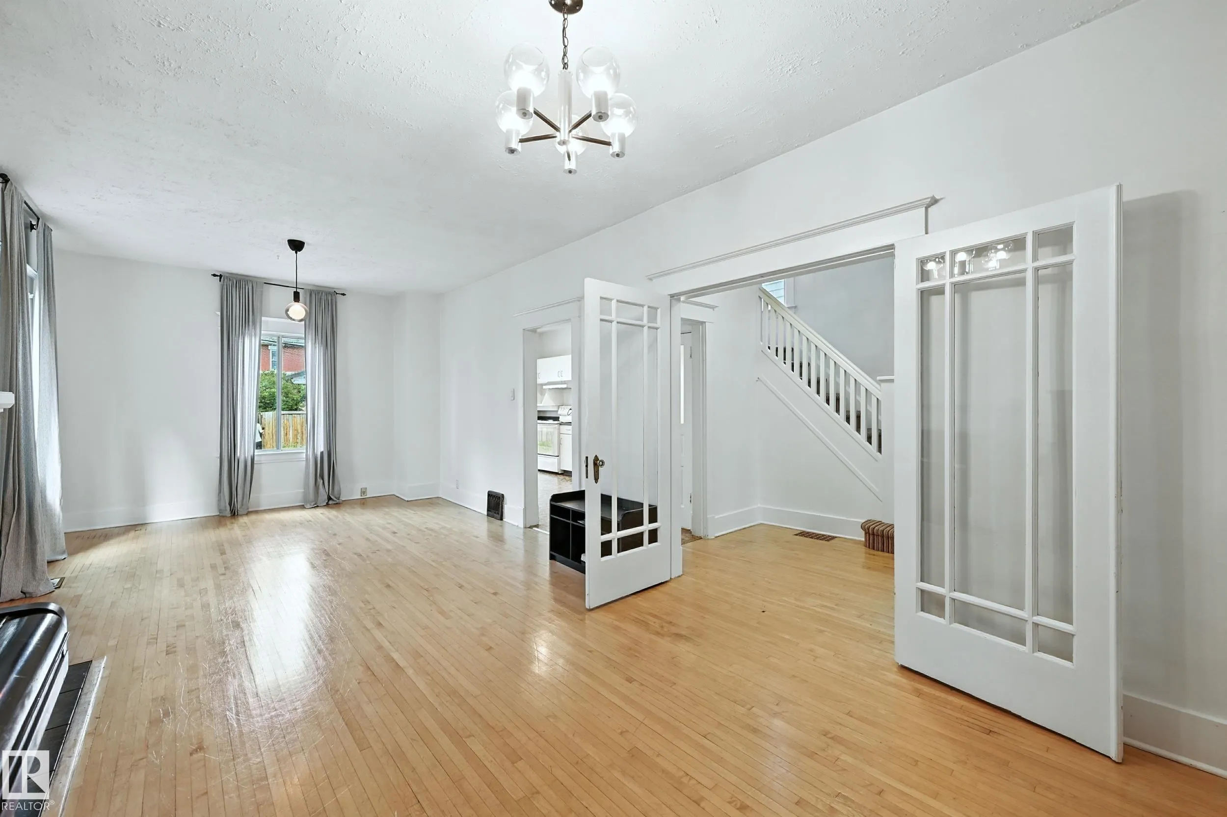 9944 85 Avenue