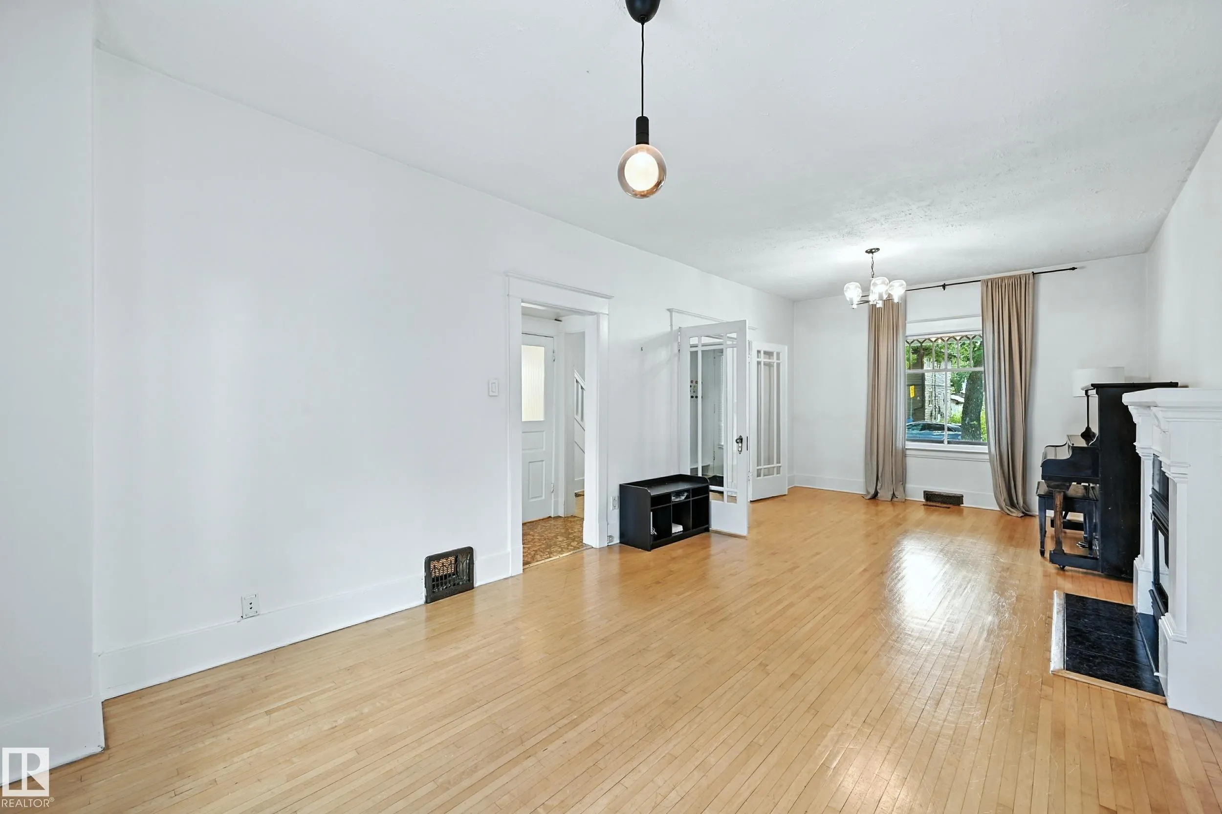 9944 85 Avenue