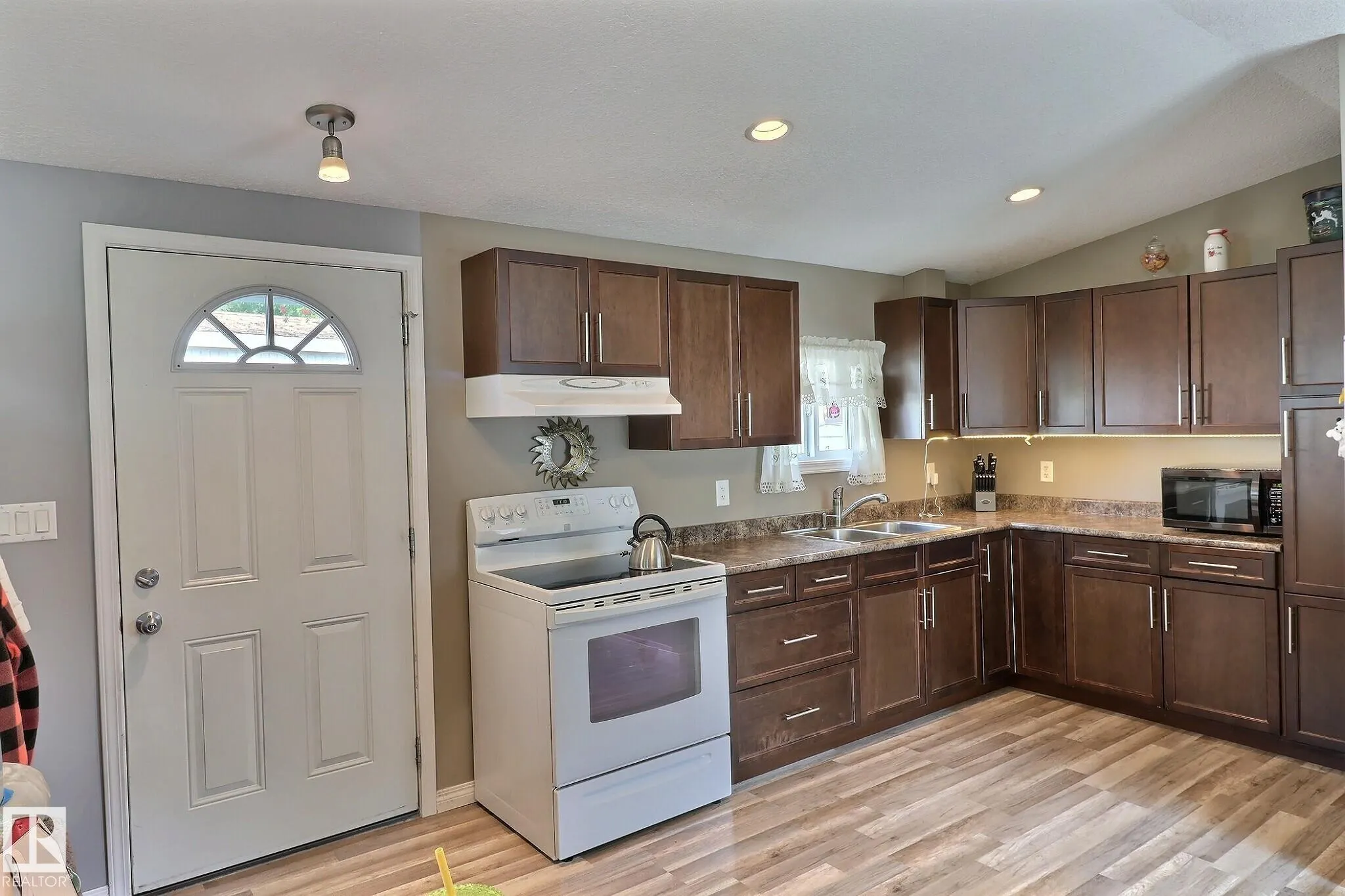 117 West View Crescent