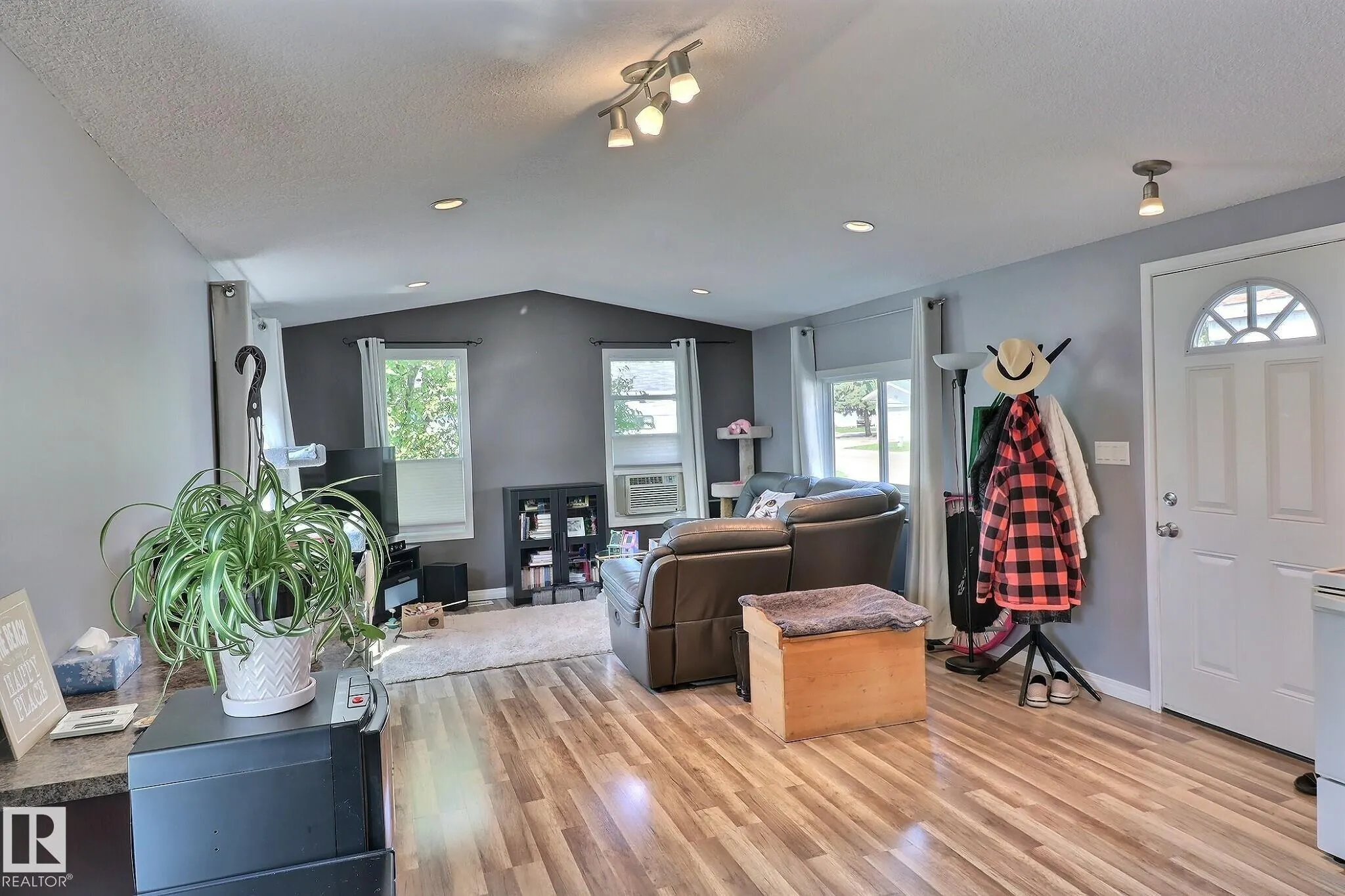 117 West View Crescent