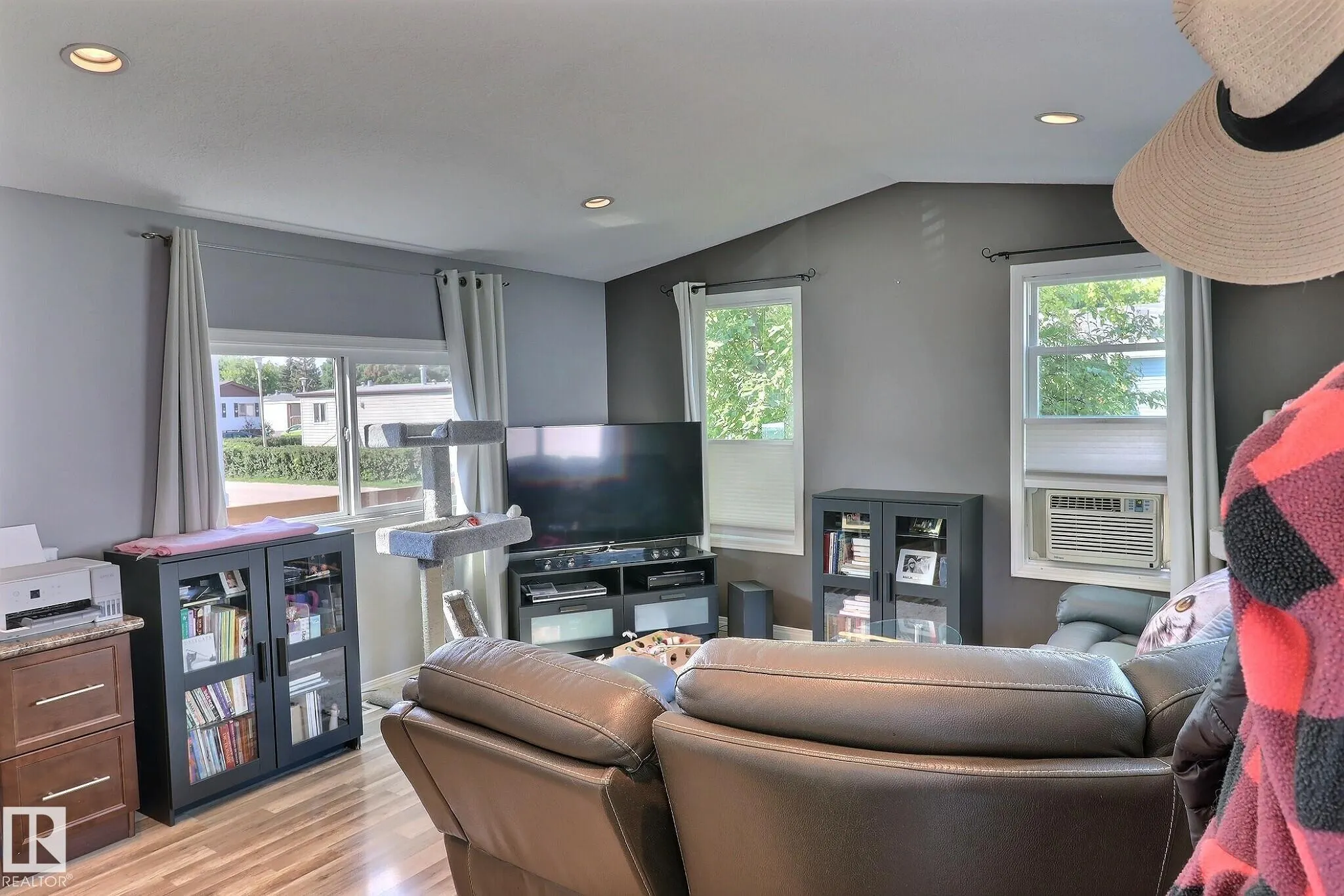 117 West View Crescent