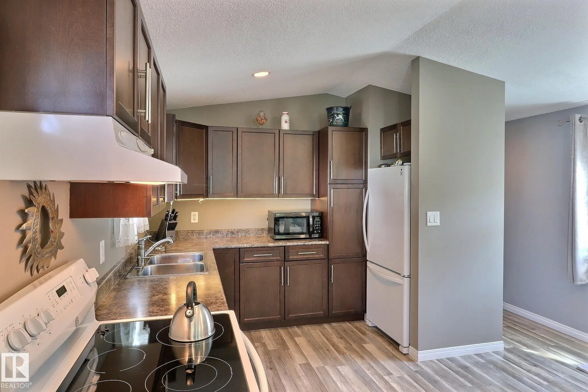 117 West View Crescent