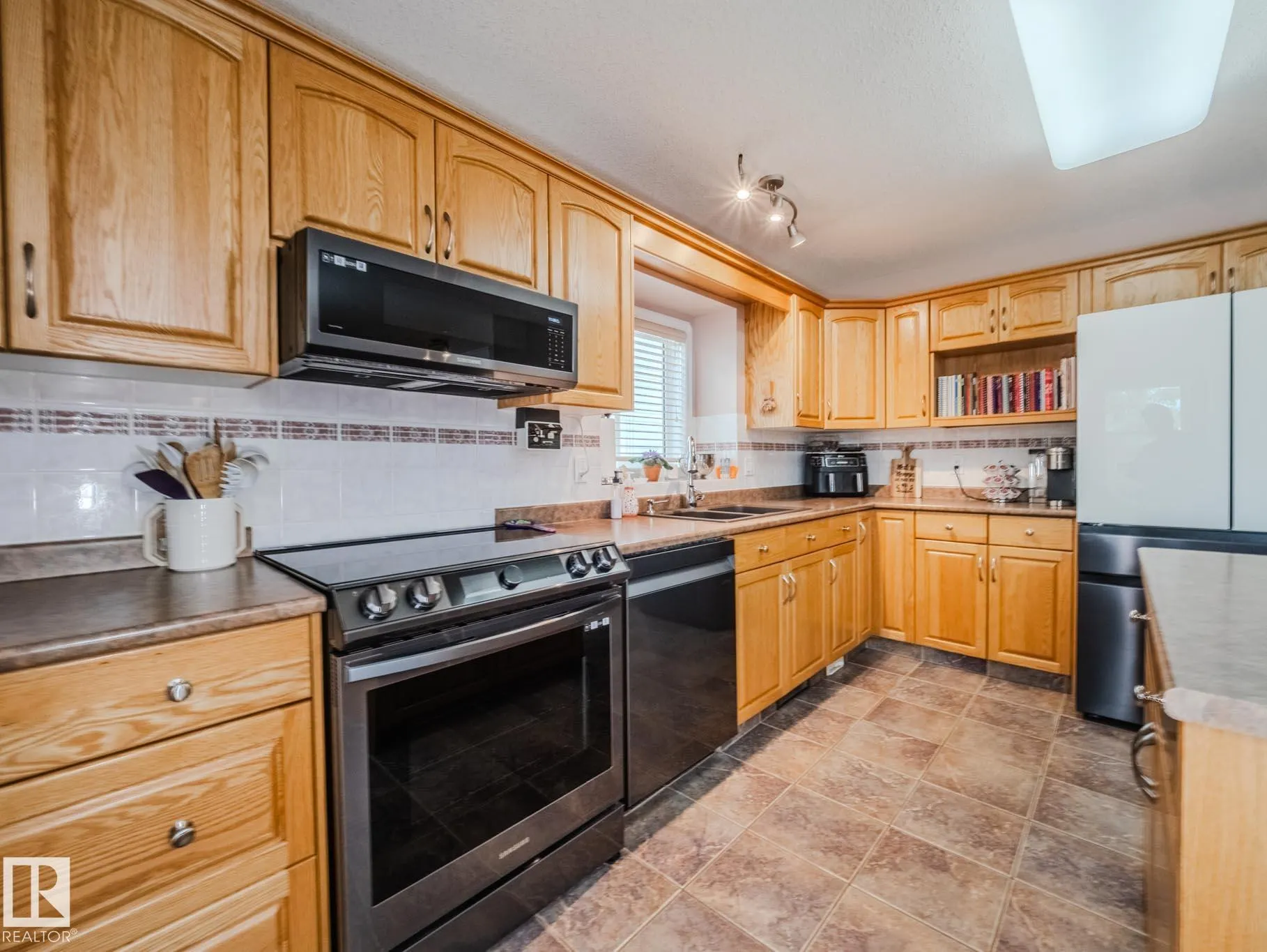 212 NEWCASTLE Crescent
