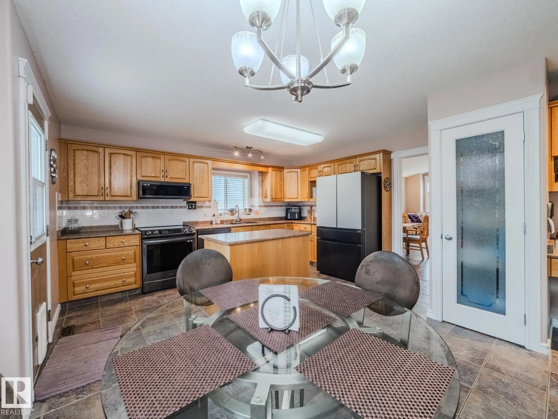 212 NEWCASTLE Crescent