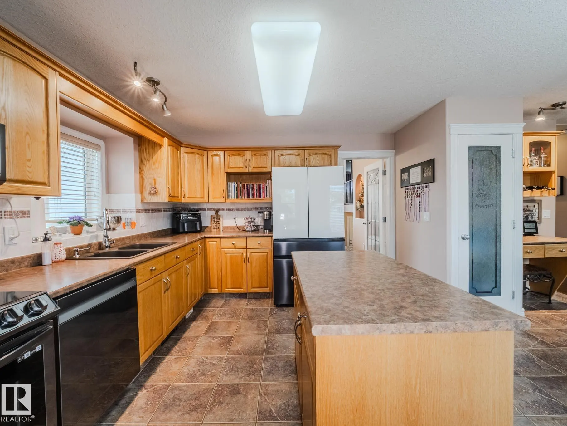 212 NEWCASTLE Crescent