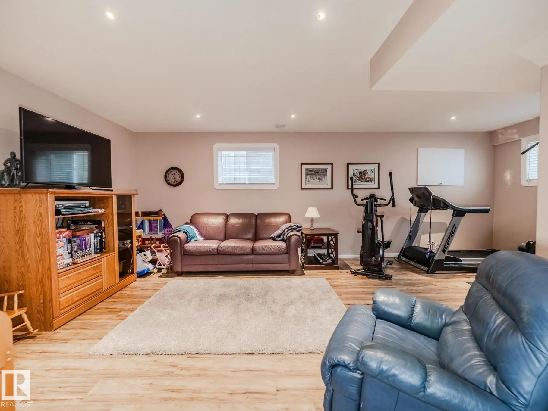 212 NEWCASTLE Crescent
