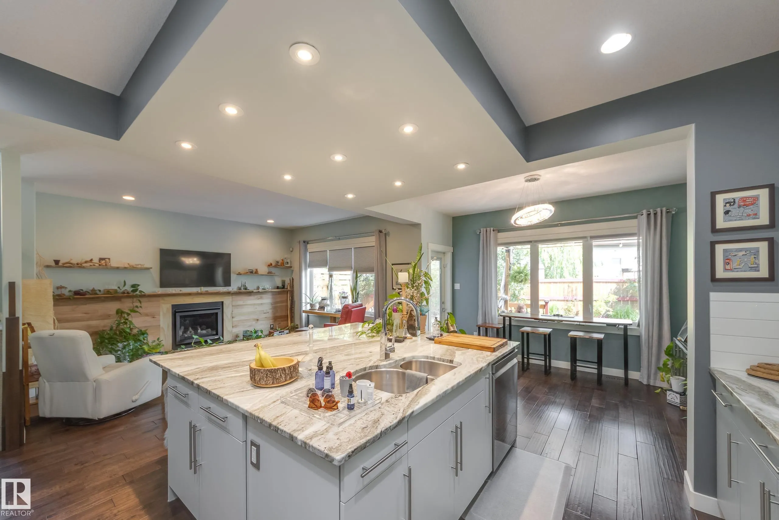 3721 PARKER Court