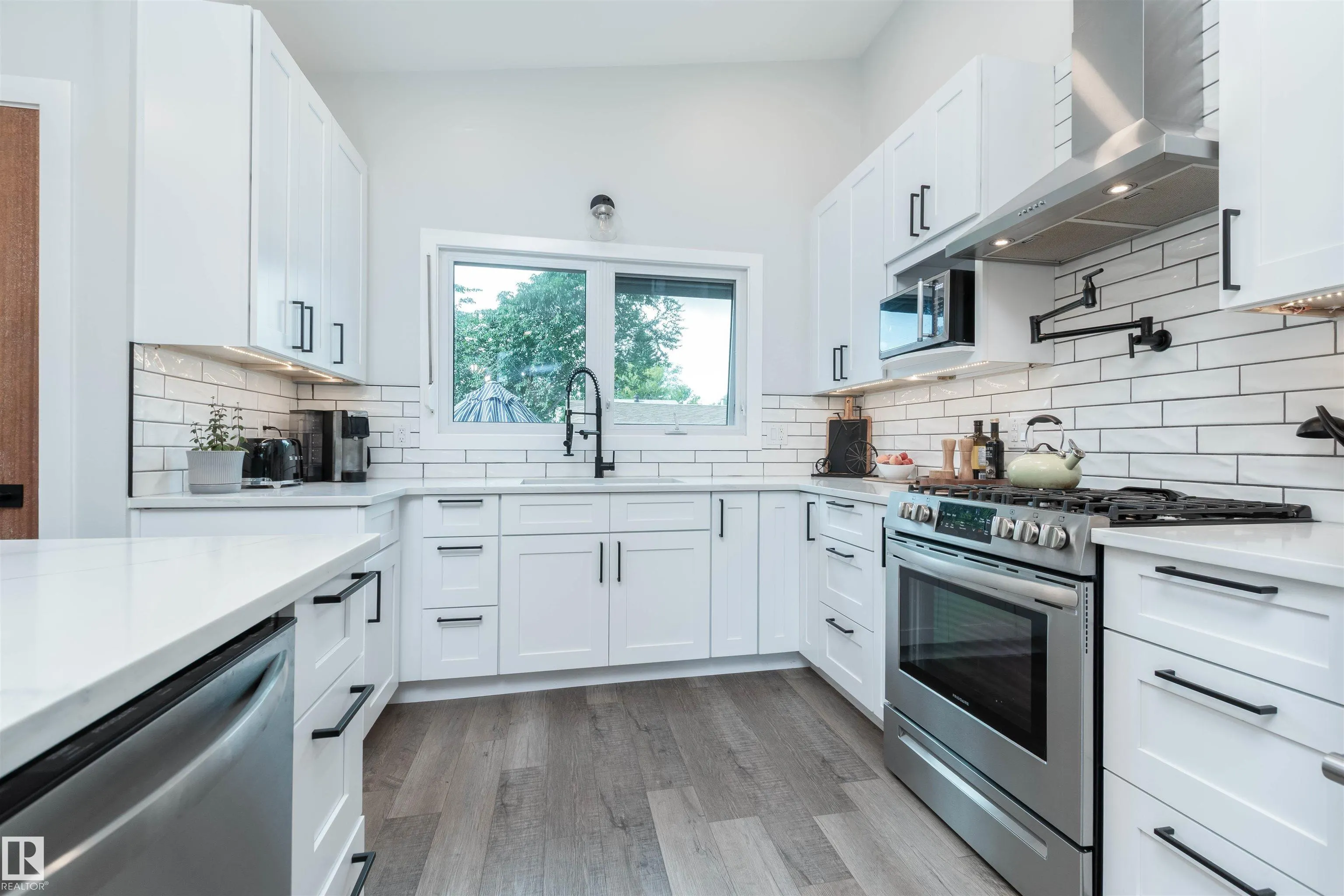 2 GLENWOOD Drive