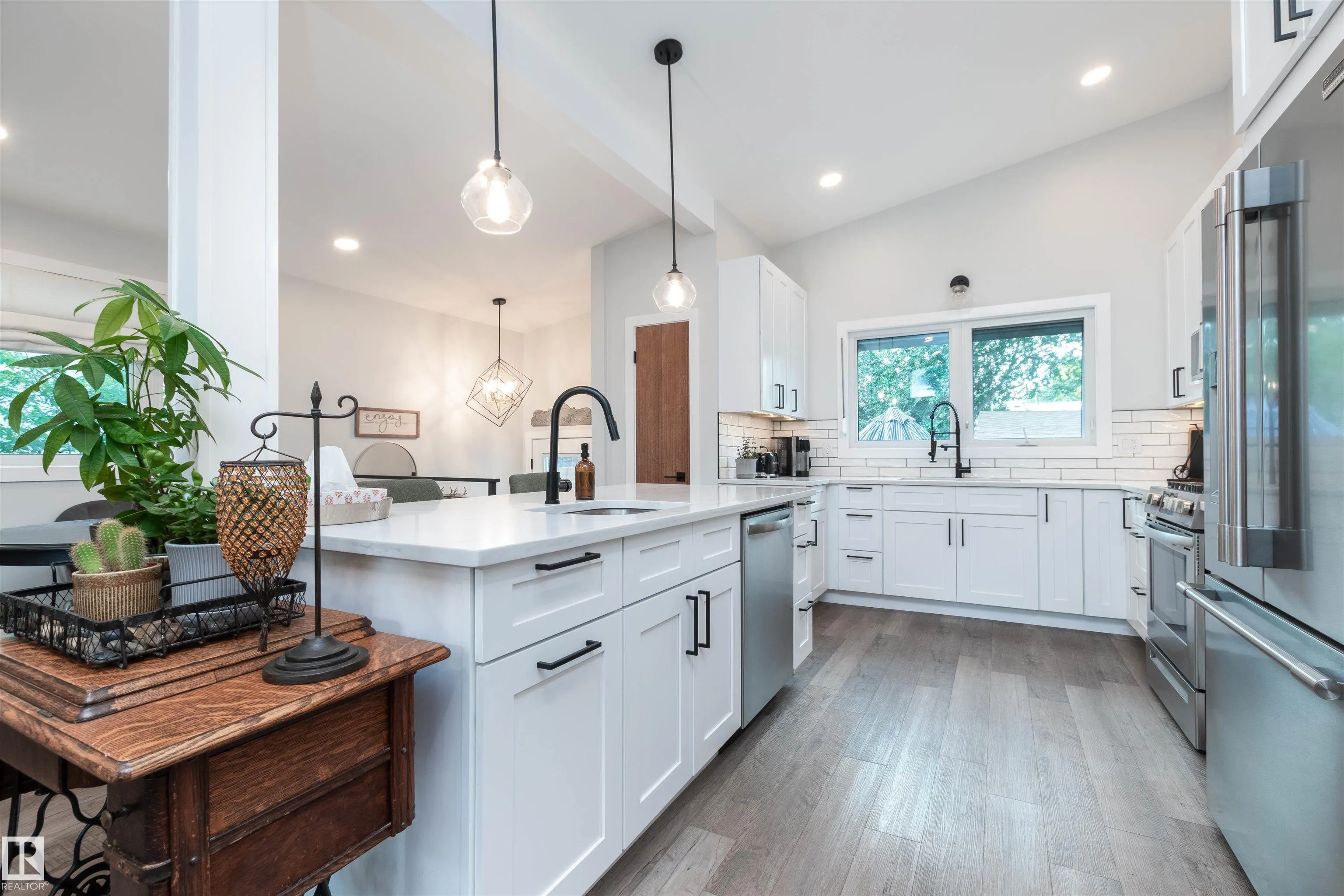 2 GLENWOOD Drive