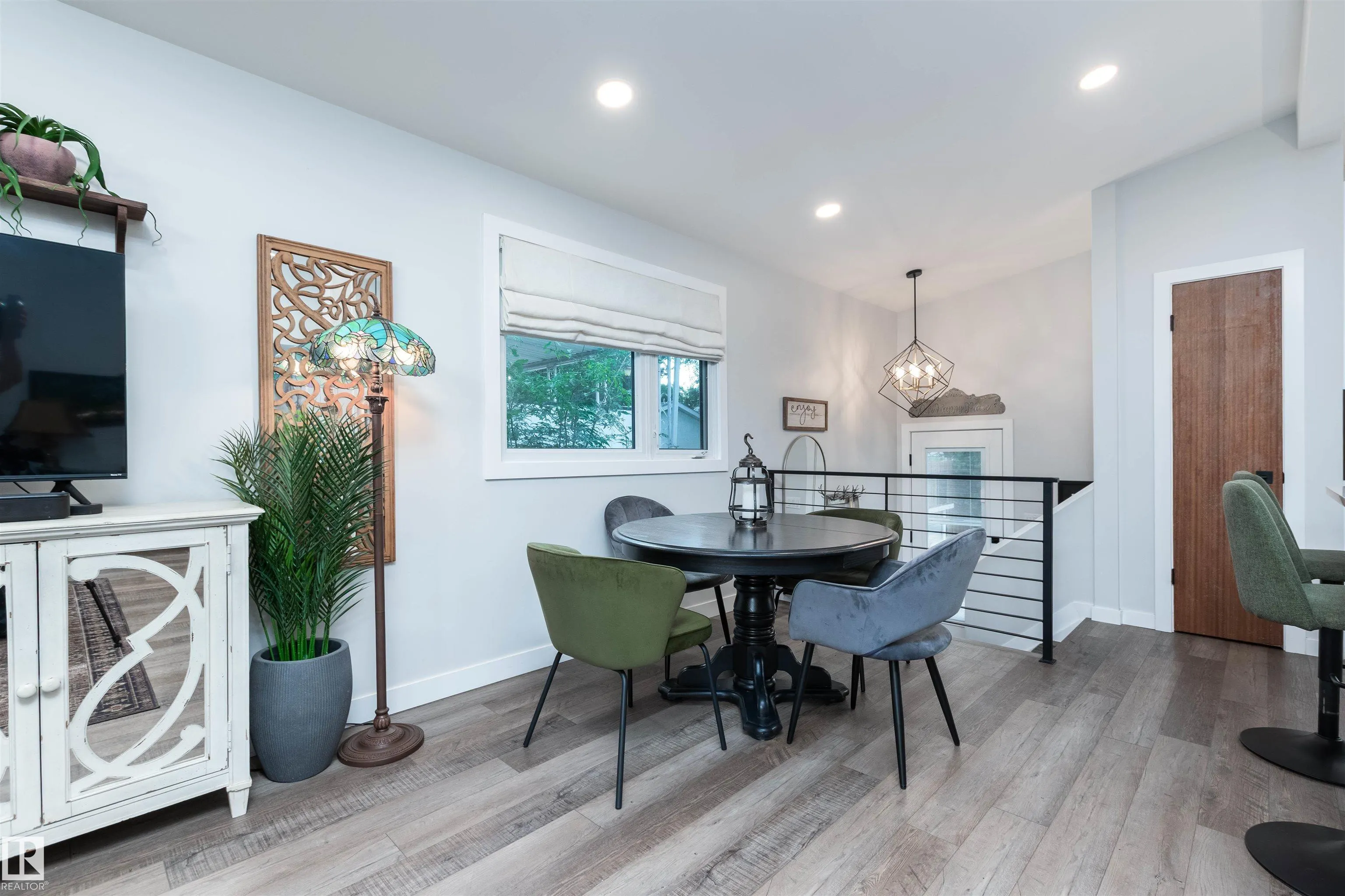2 GLENWOOD Drive