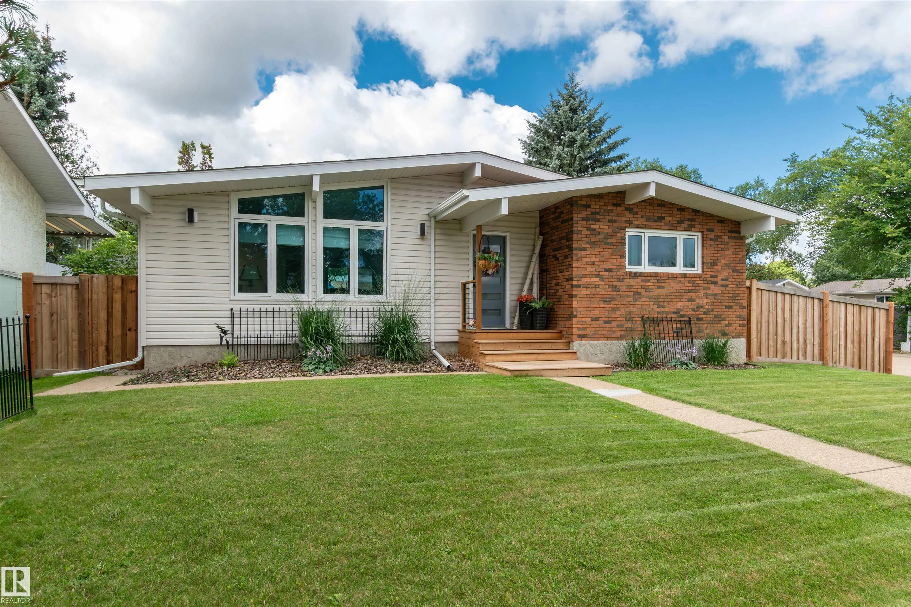 2 GLENWOOD Drive