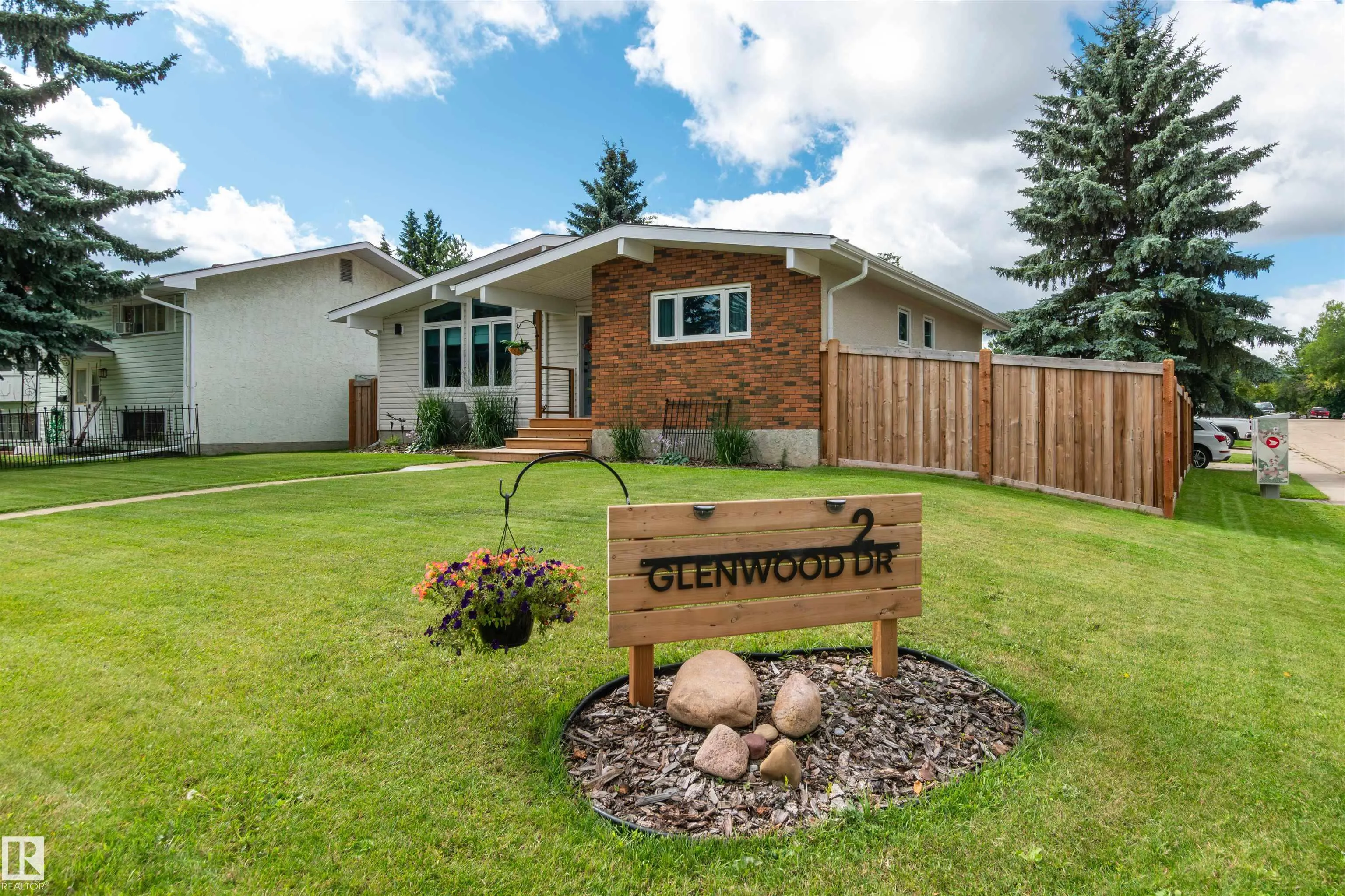 2 GLENWOOD Drive