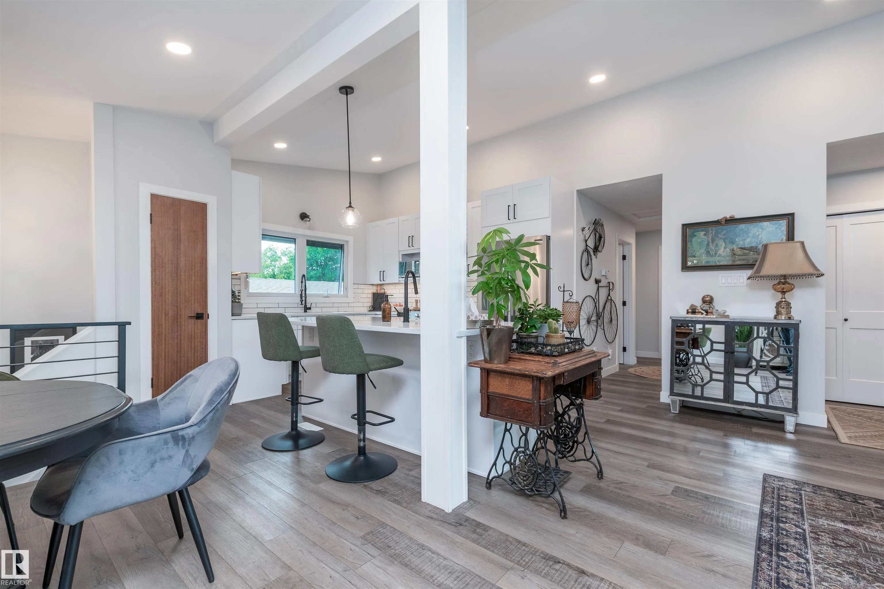 2 GLENWOOD Drive