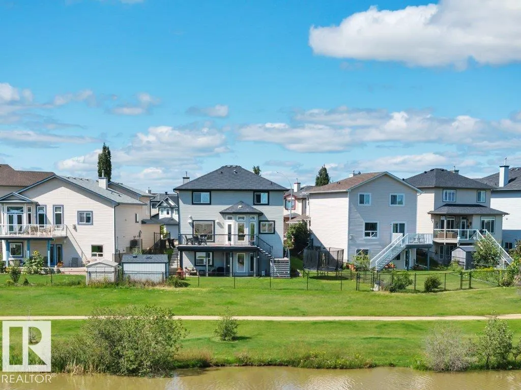 53 DOUGLAS Crescent
