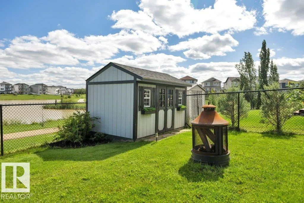 53 DOUGLAS Crescent
