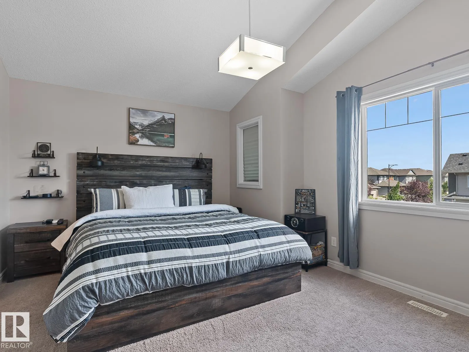 57 MEADOWLAND Crescent