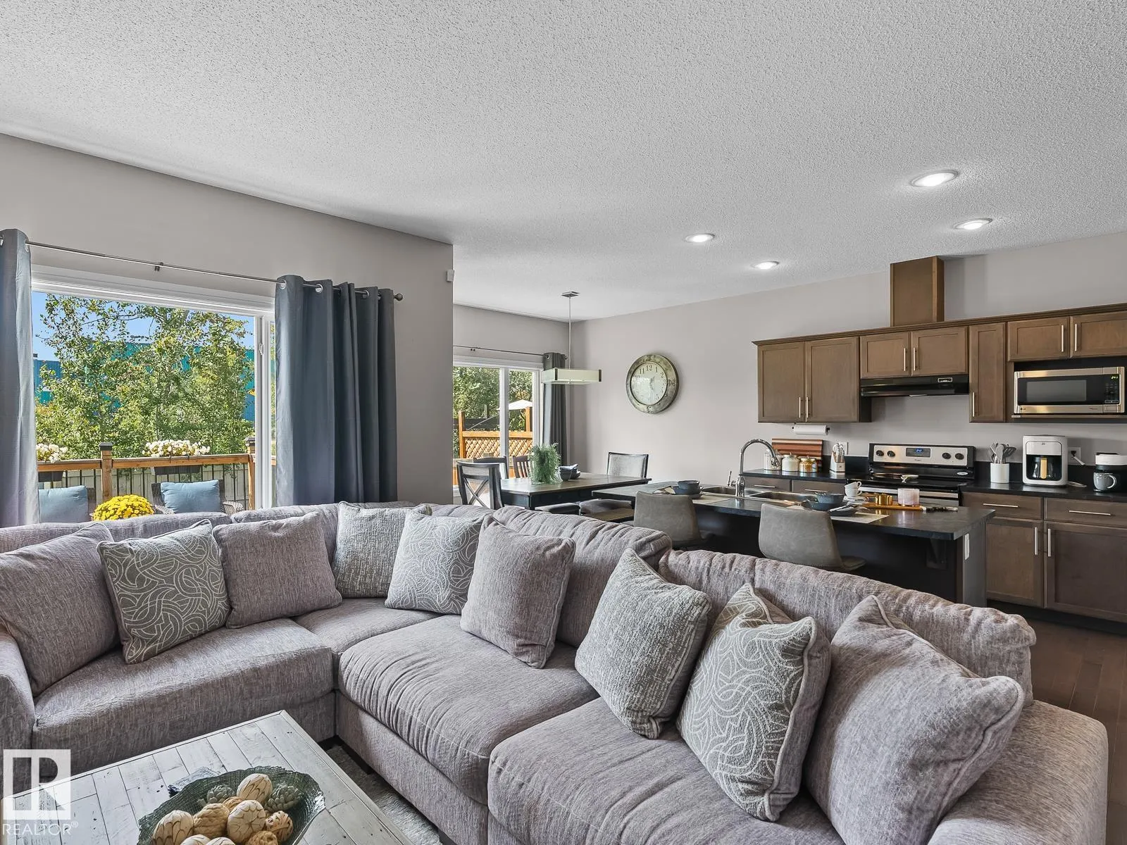 57 MEADOWLAND Crescent