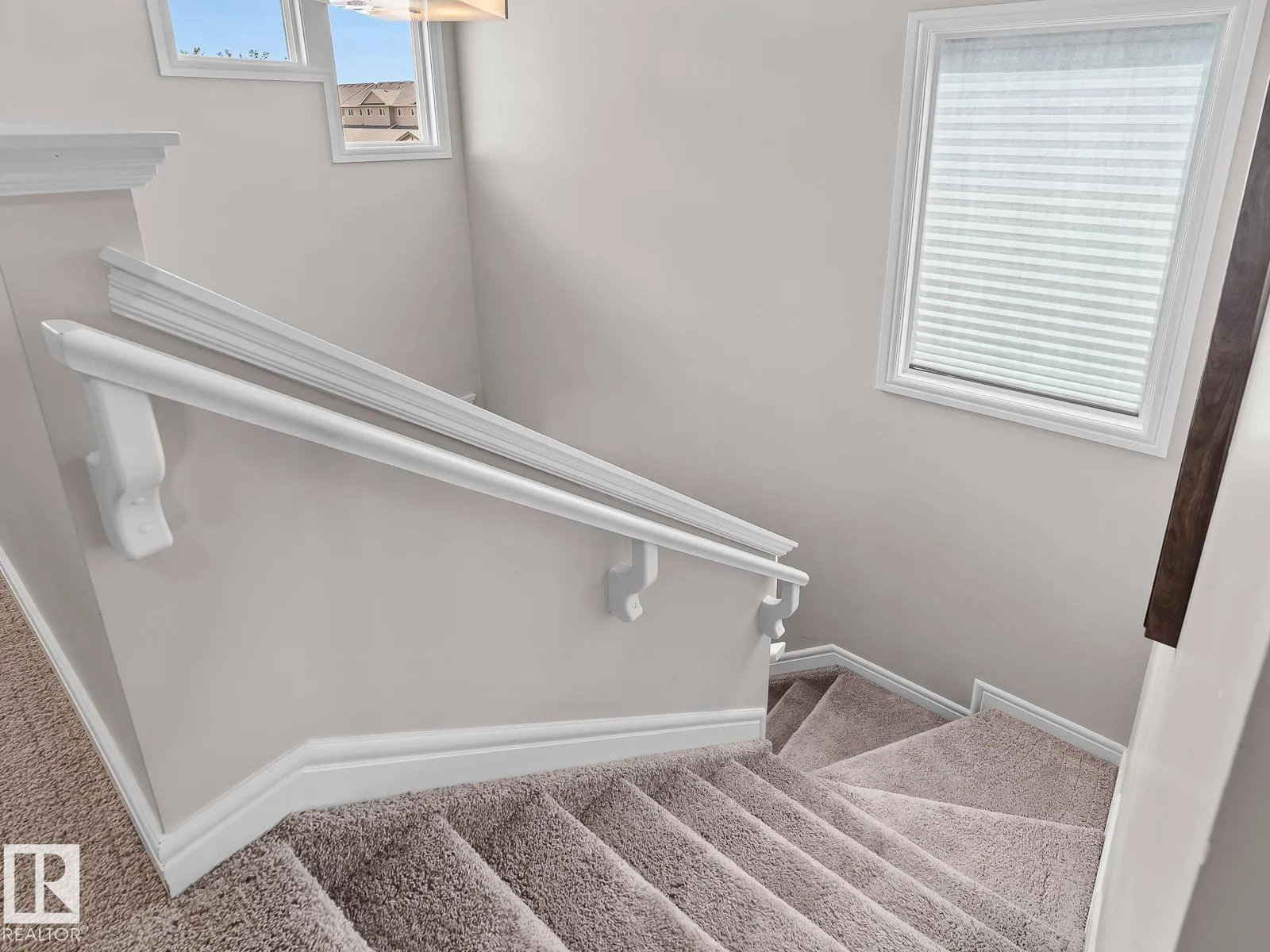 57 MEADOWLAND Crescent
