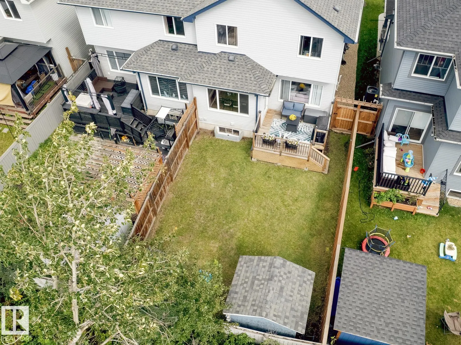 57 MEADOWLAND Crescent