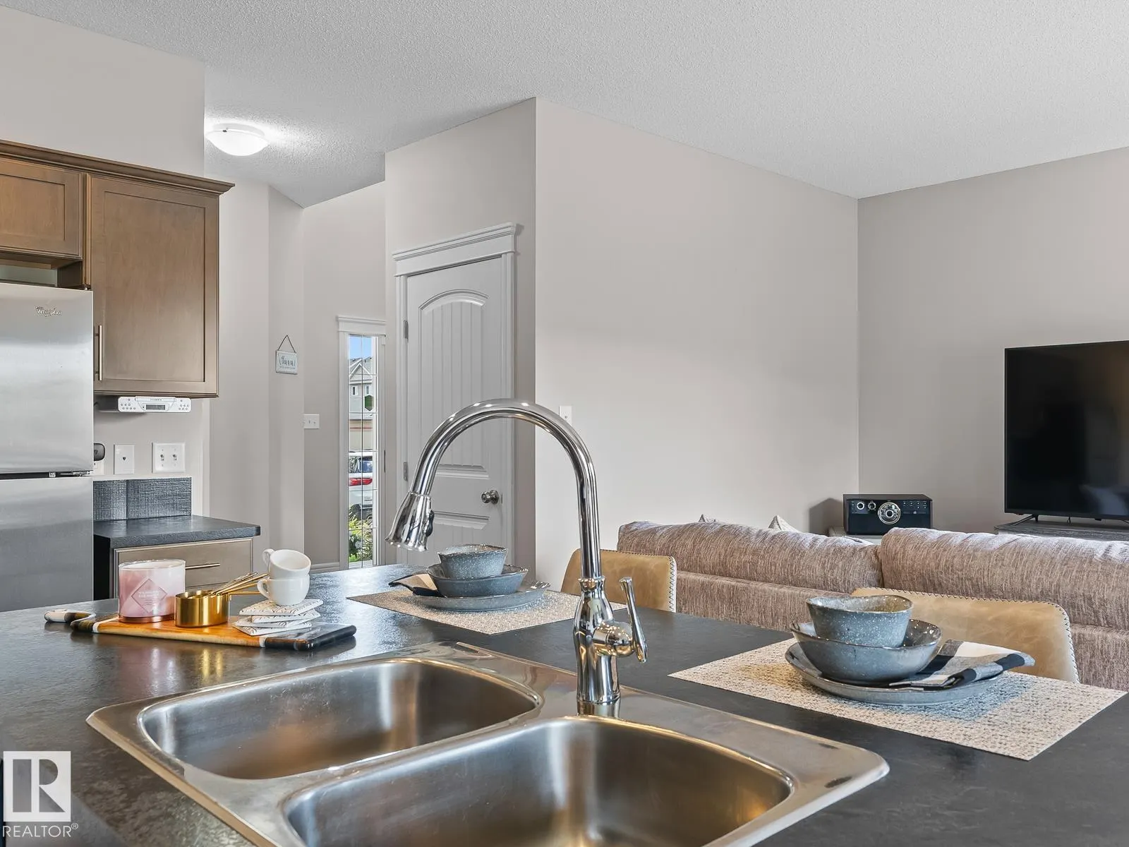 57 MEADOWLAND Crescent