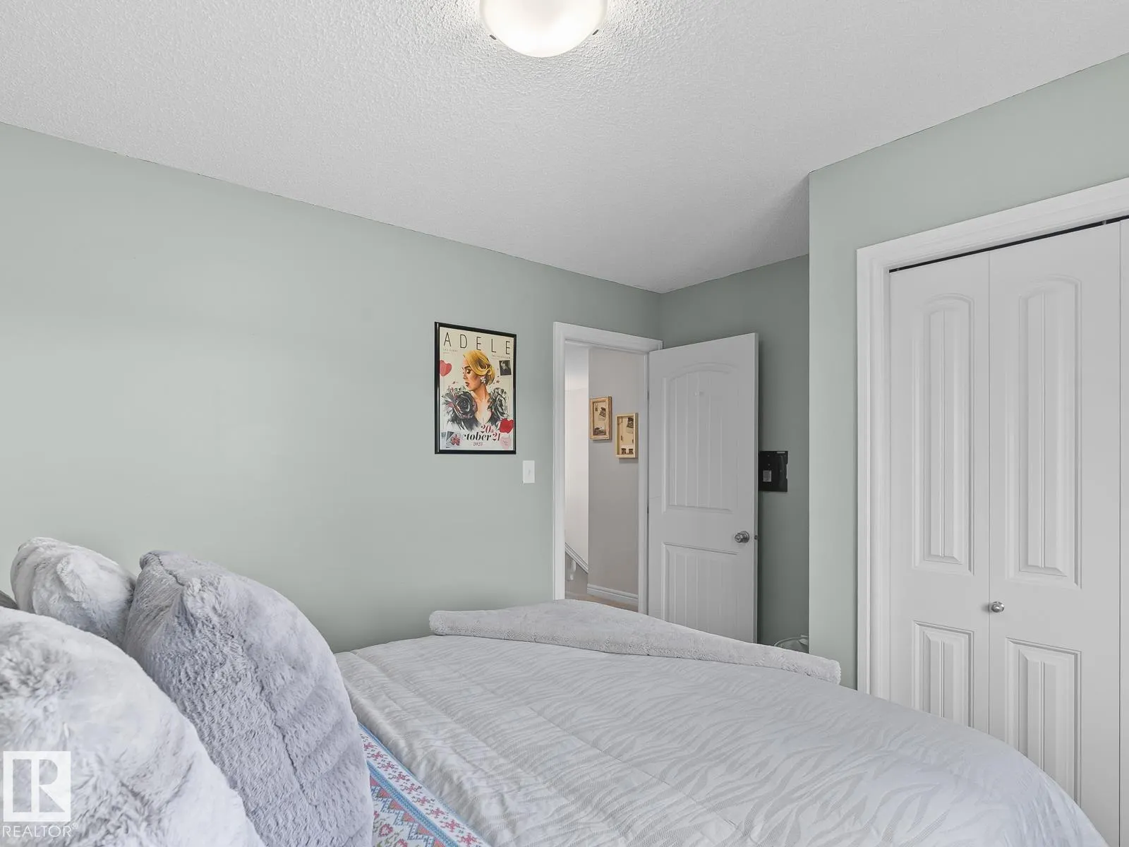 57 MEADOWLAND Crescent