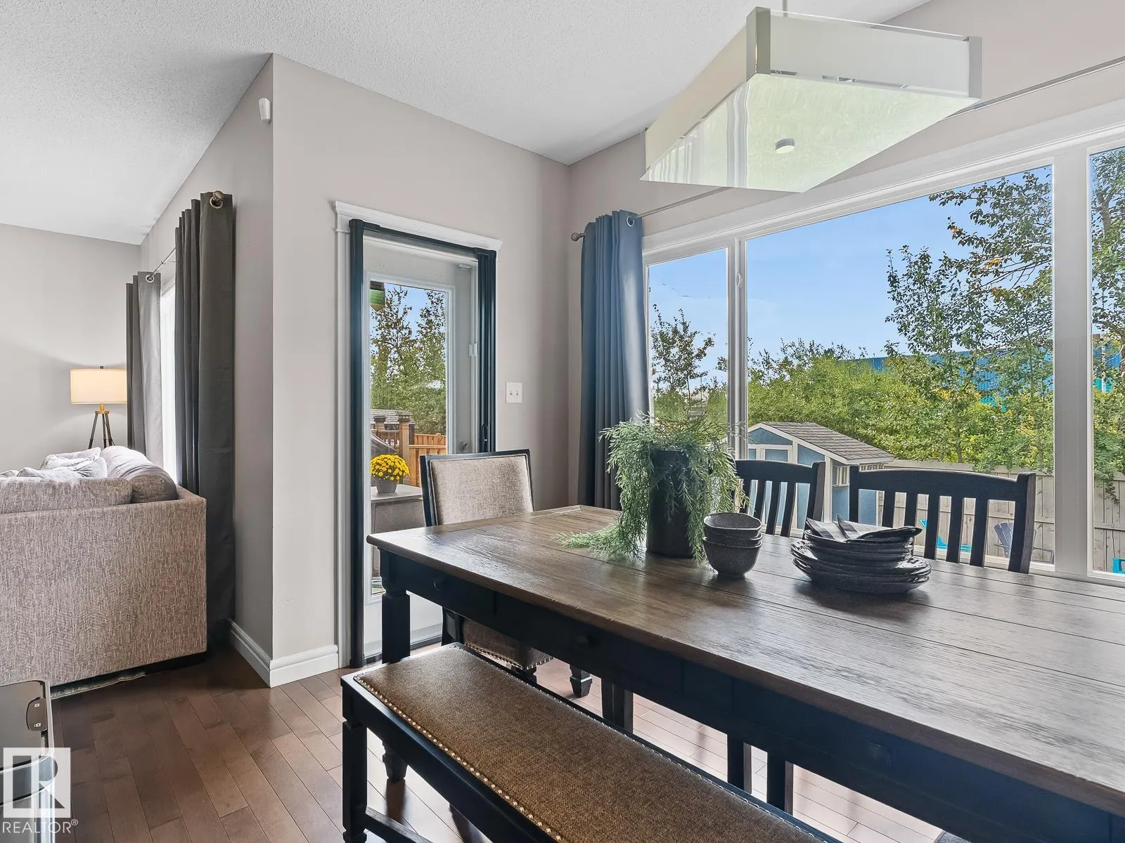 57 MEADOWLAND Crescent