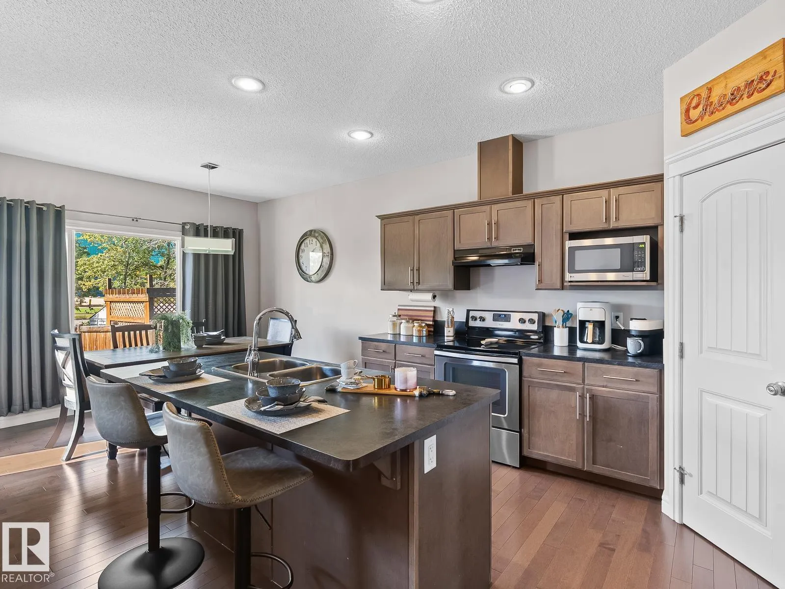 57 MEADOWLAND Crescent