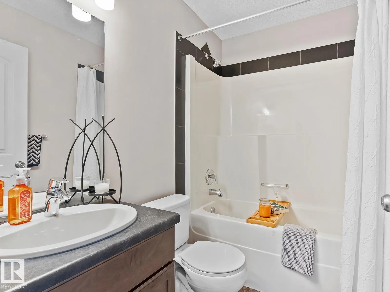 57 MEADOWLAND Crescent