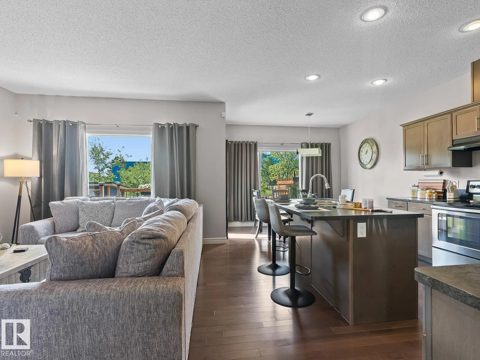 57 MEADOWLAND Crescent