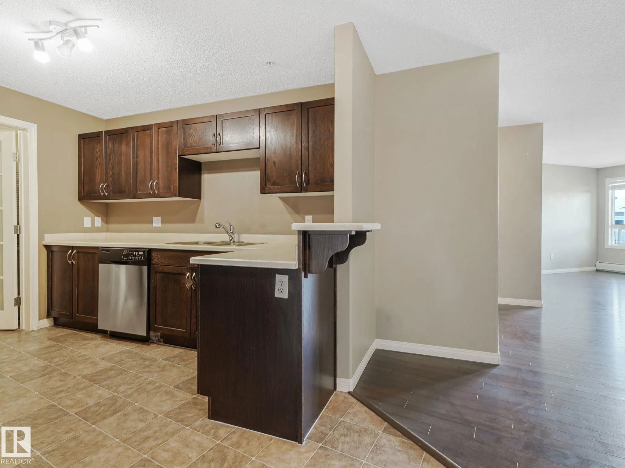 7327 SOUTH TERWILLEGAR Drive