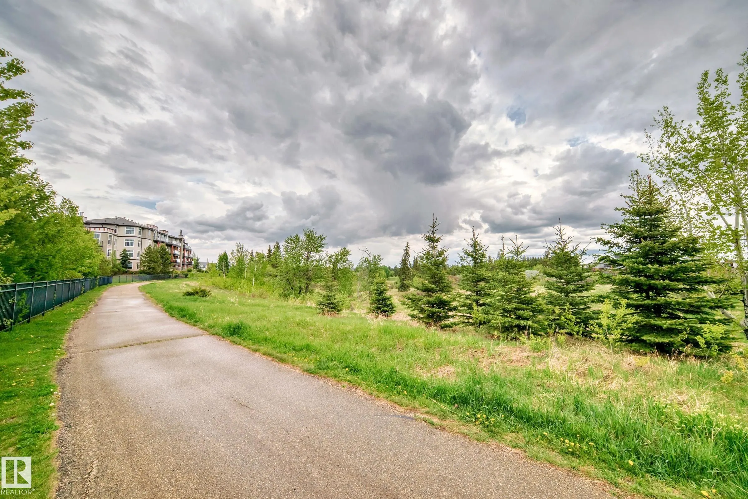 1673 JAMES MOWATT Trail