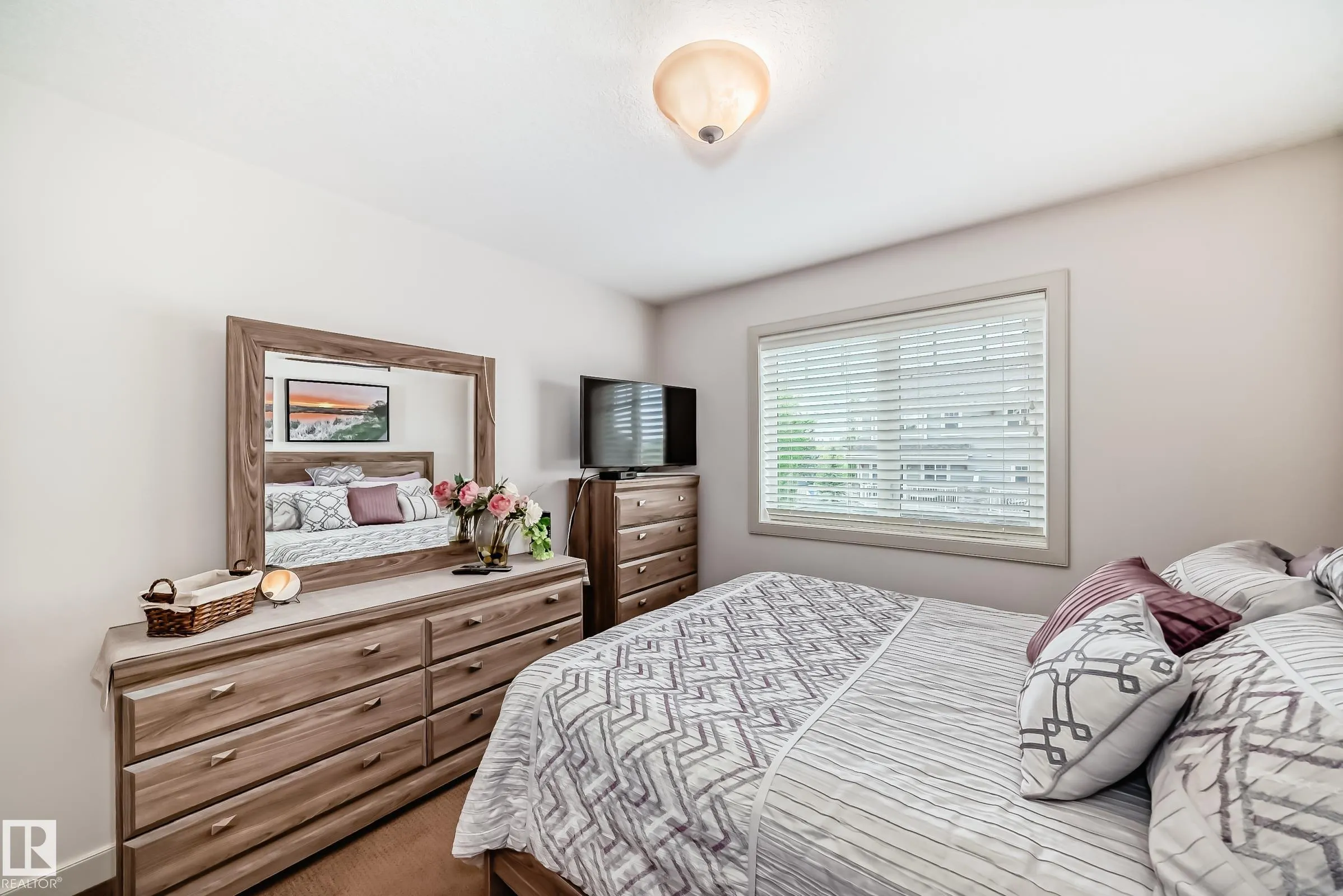 1673 JAMES MOWATT Trail