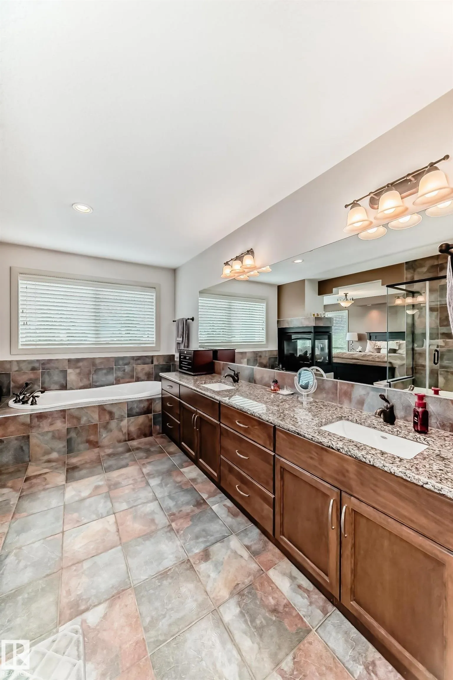 1673 JAMES MOWATT Trail