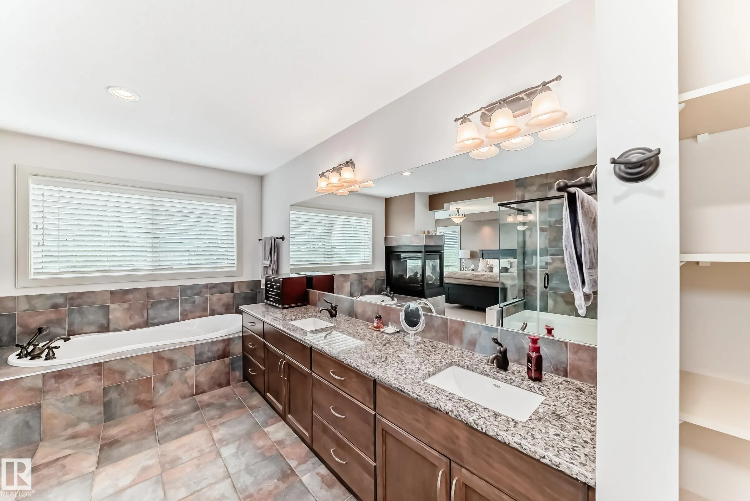 1673 JAMES MOWATT Trail