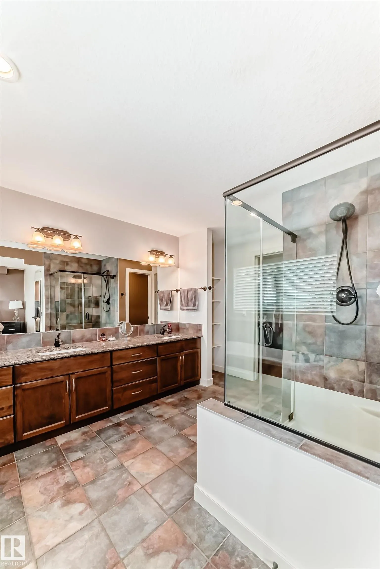 1673 JAMES MOWATT Trail