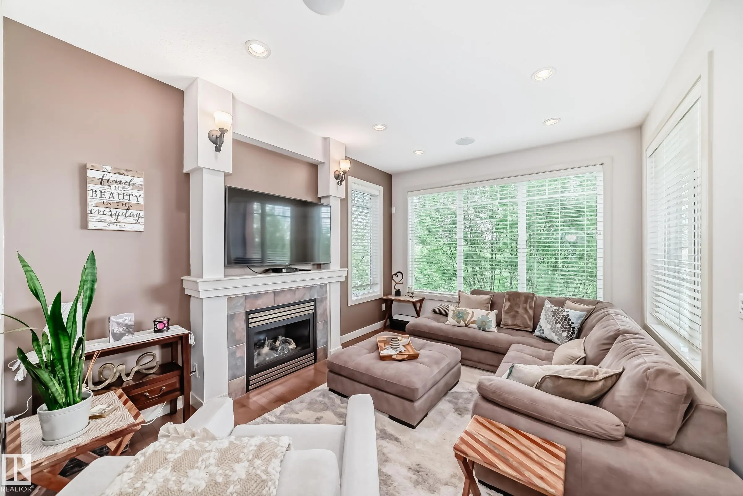1673 JAMES MOWATT Trail