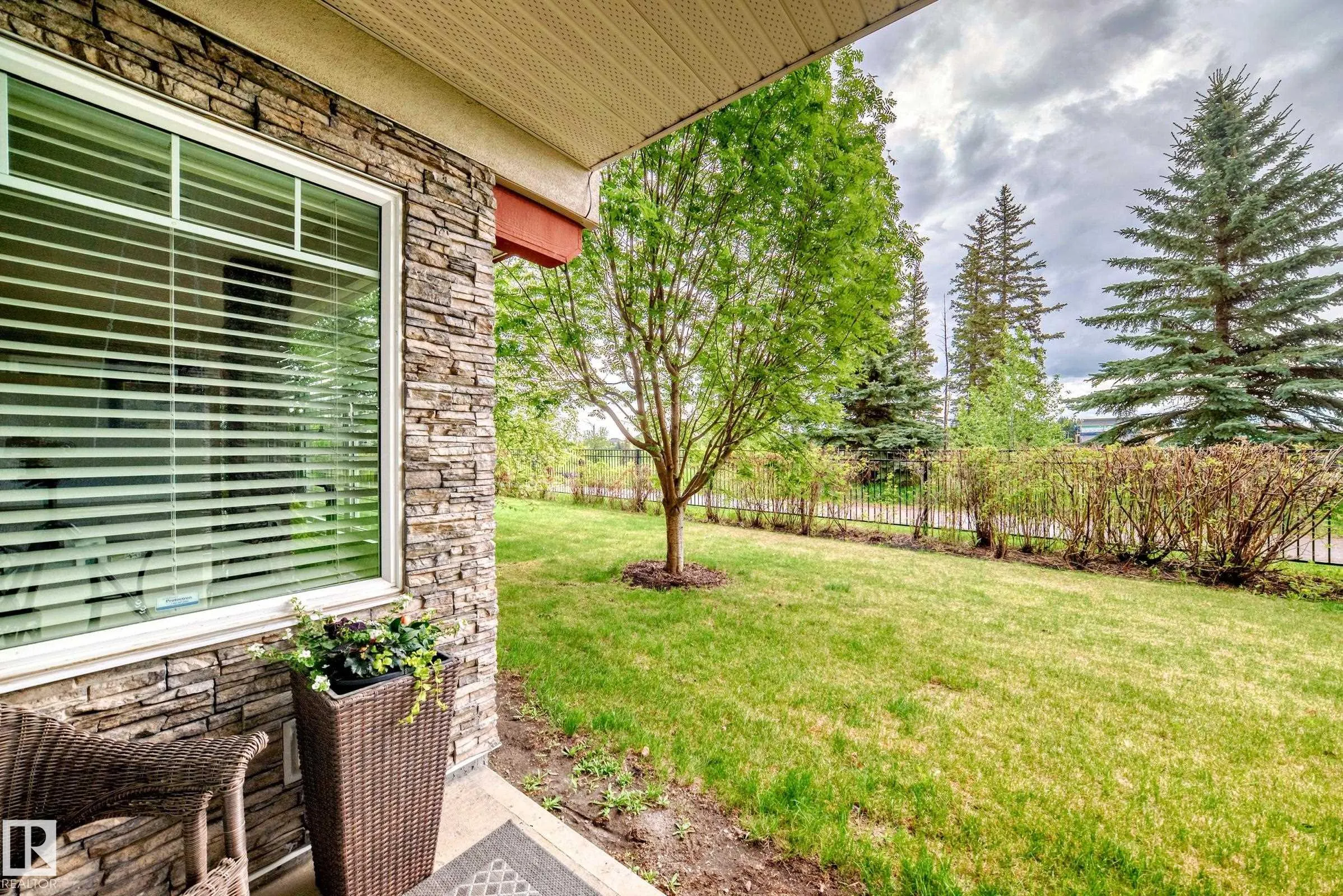 1673 JAMES MOWATT Trail
