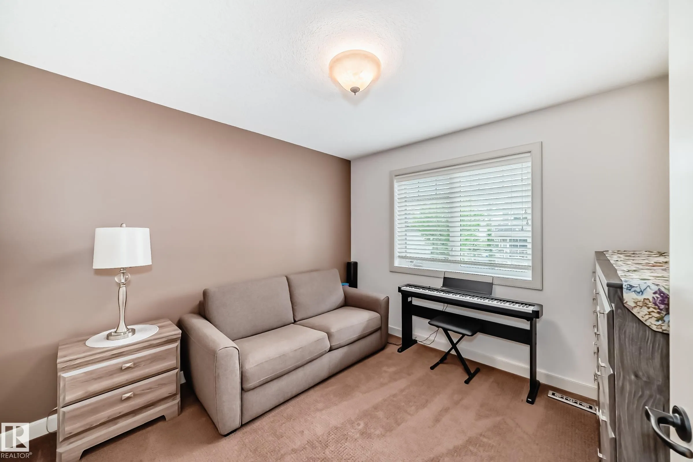 1673 JAMES MOWATT Trail
