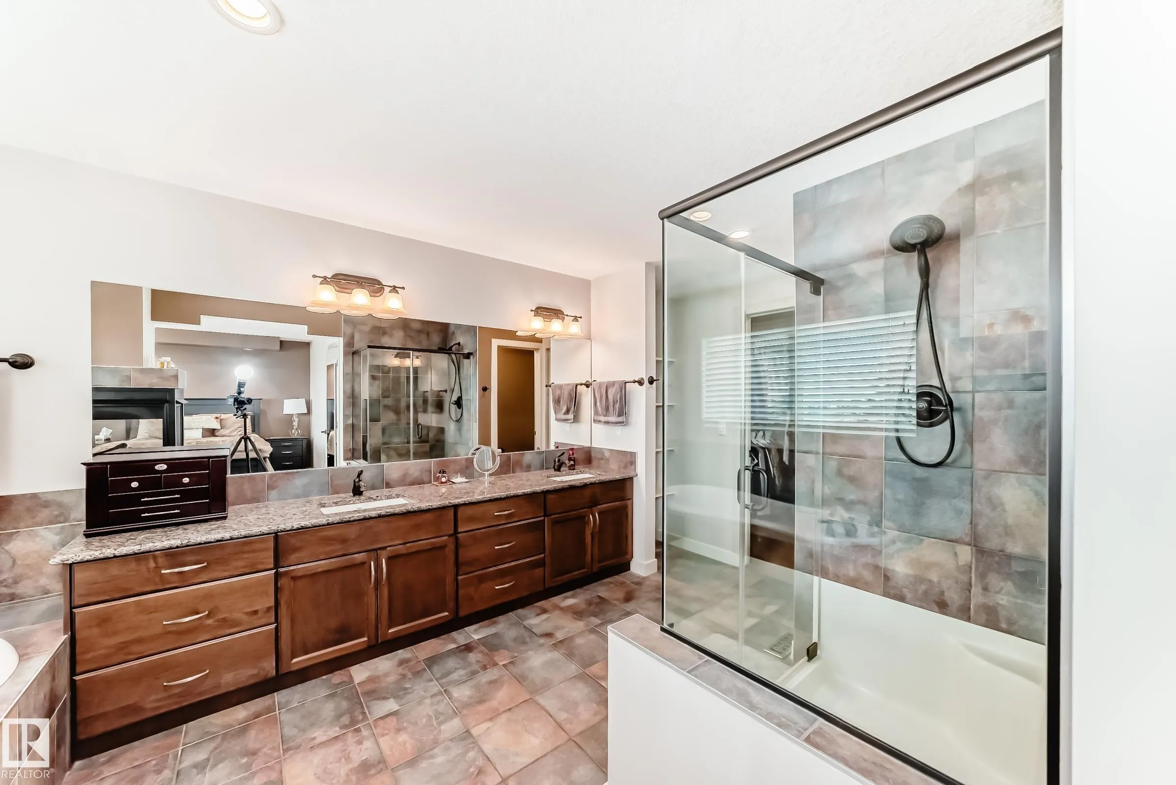 1673 JAMES MOWATT Trail