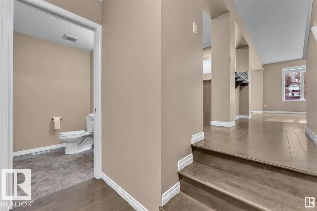 2587 COLE Crescent