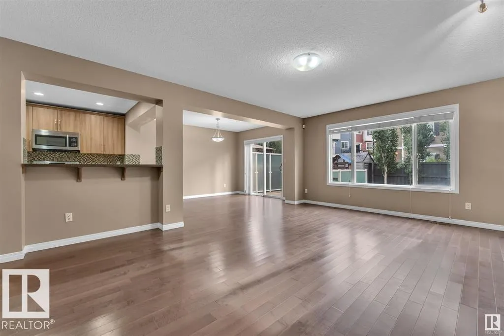 2587 COLE Crescent
