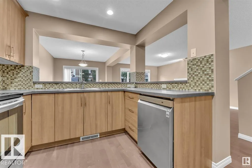 2587 COLE Crescent