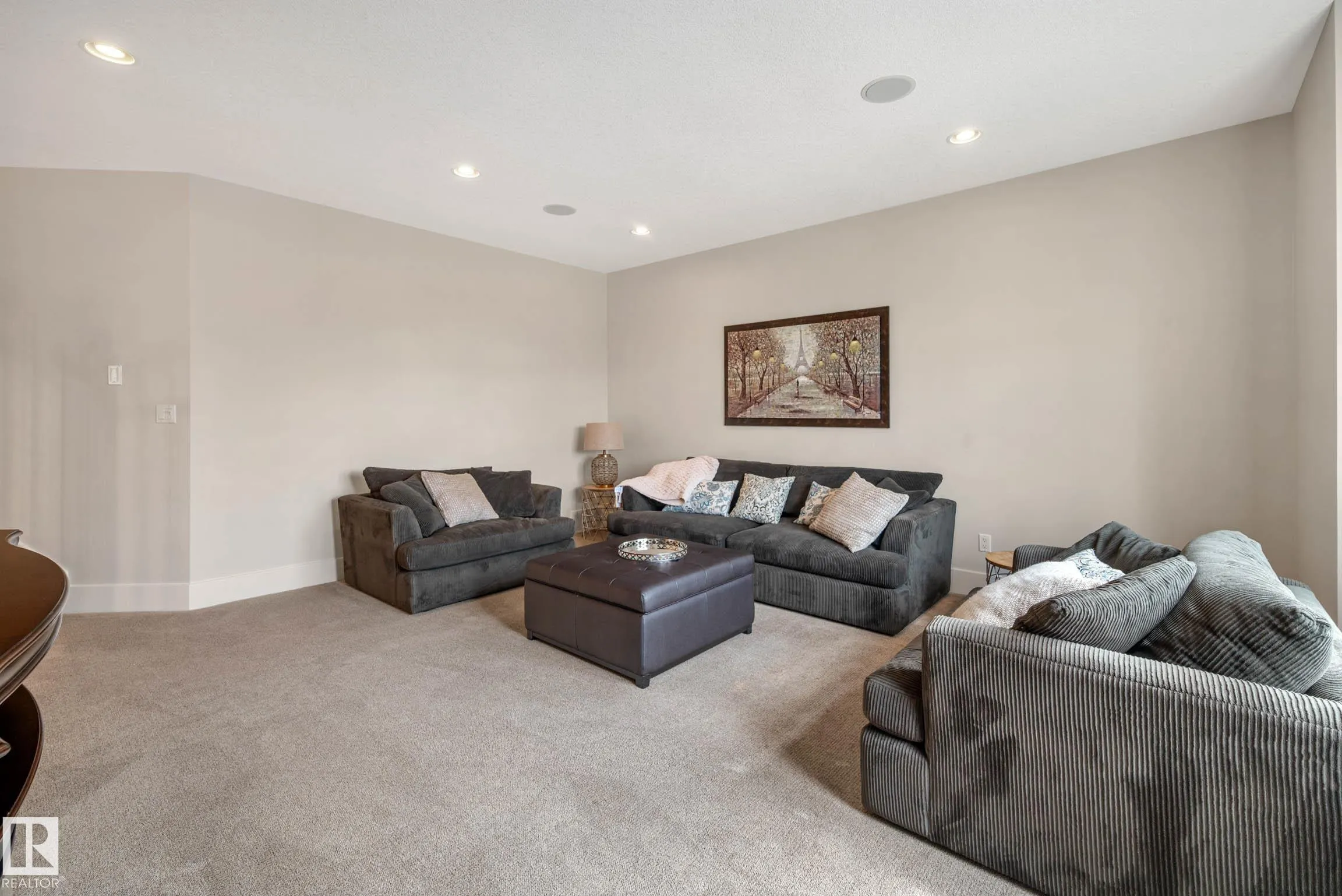 5212 MULLEN CREST Crest