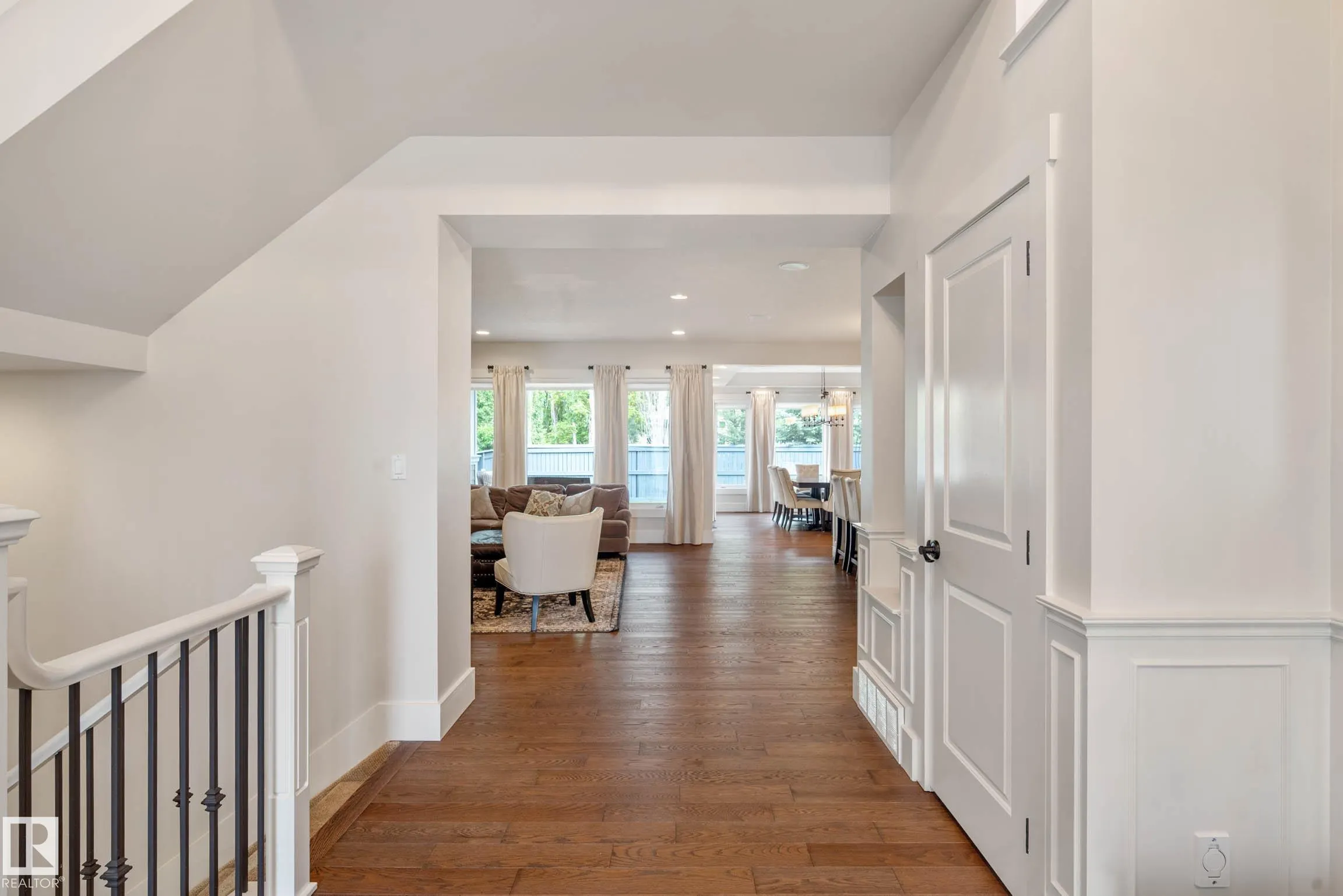 5212 MULLEN CREST Crest