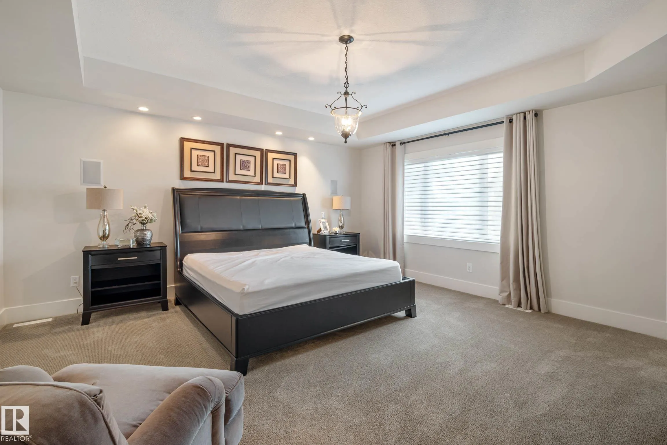 5212 MULLEN CREST Crest