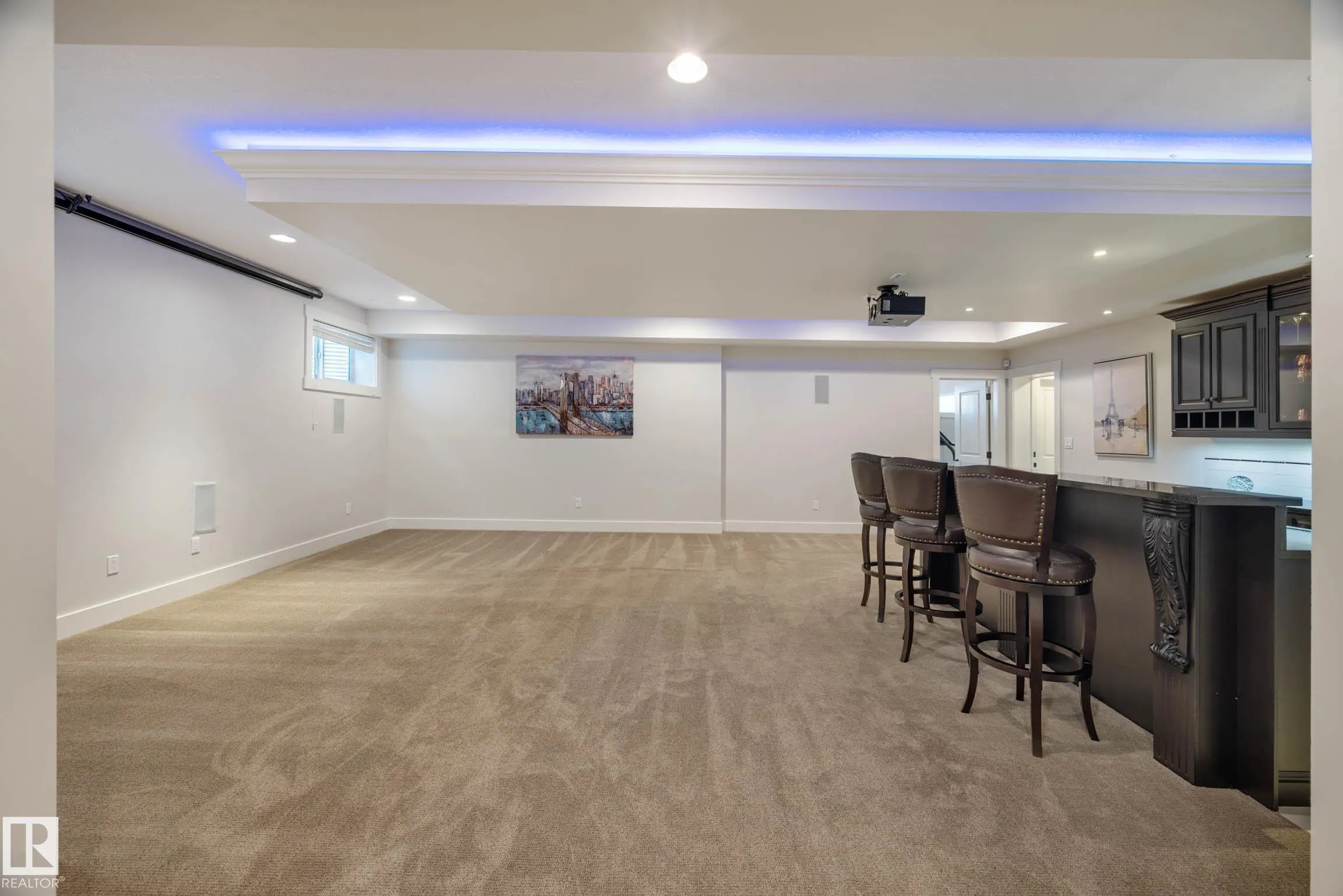 5212 MULLEN CREST Crest