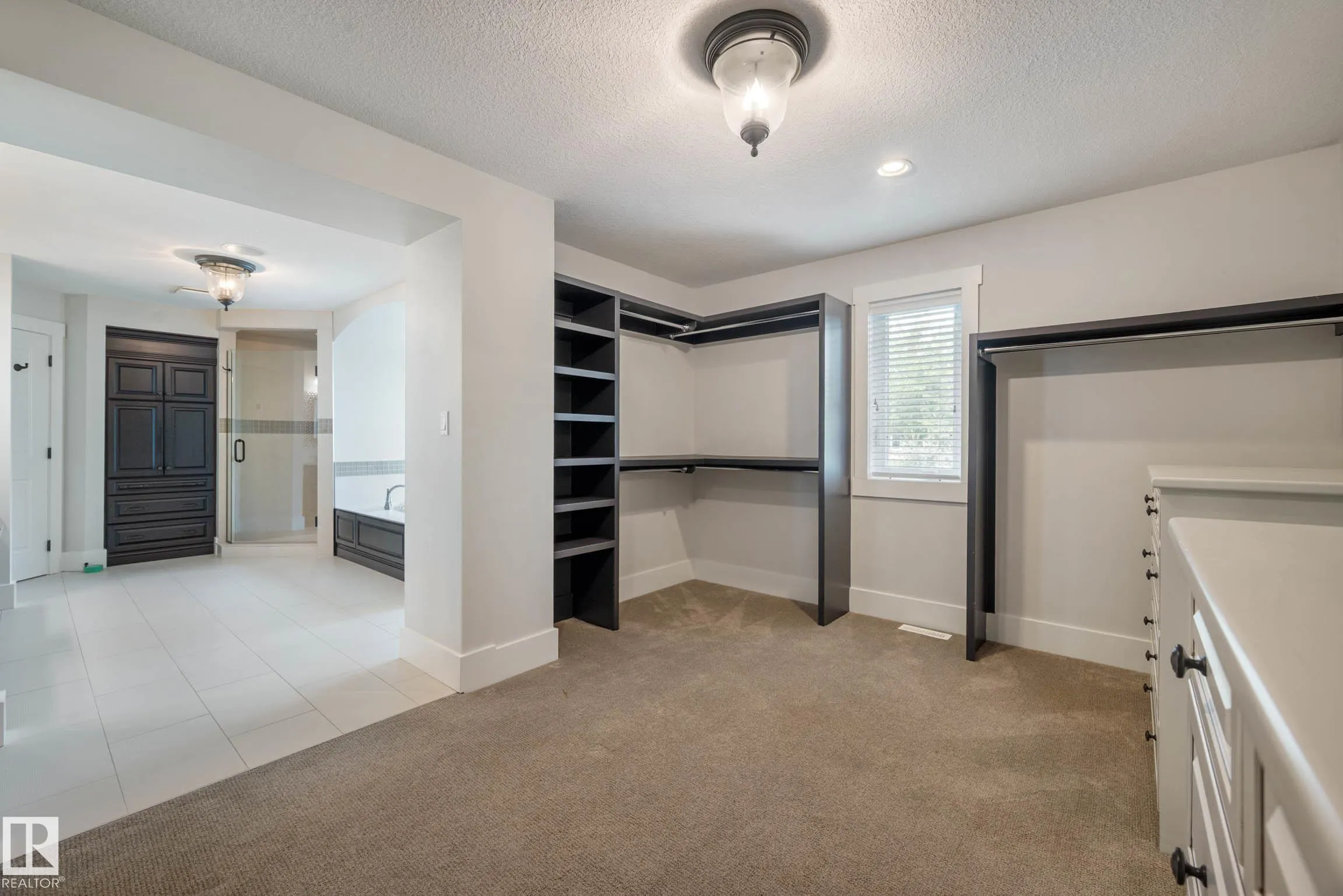 5212 MULLEN CREST Crest