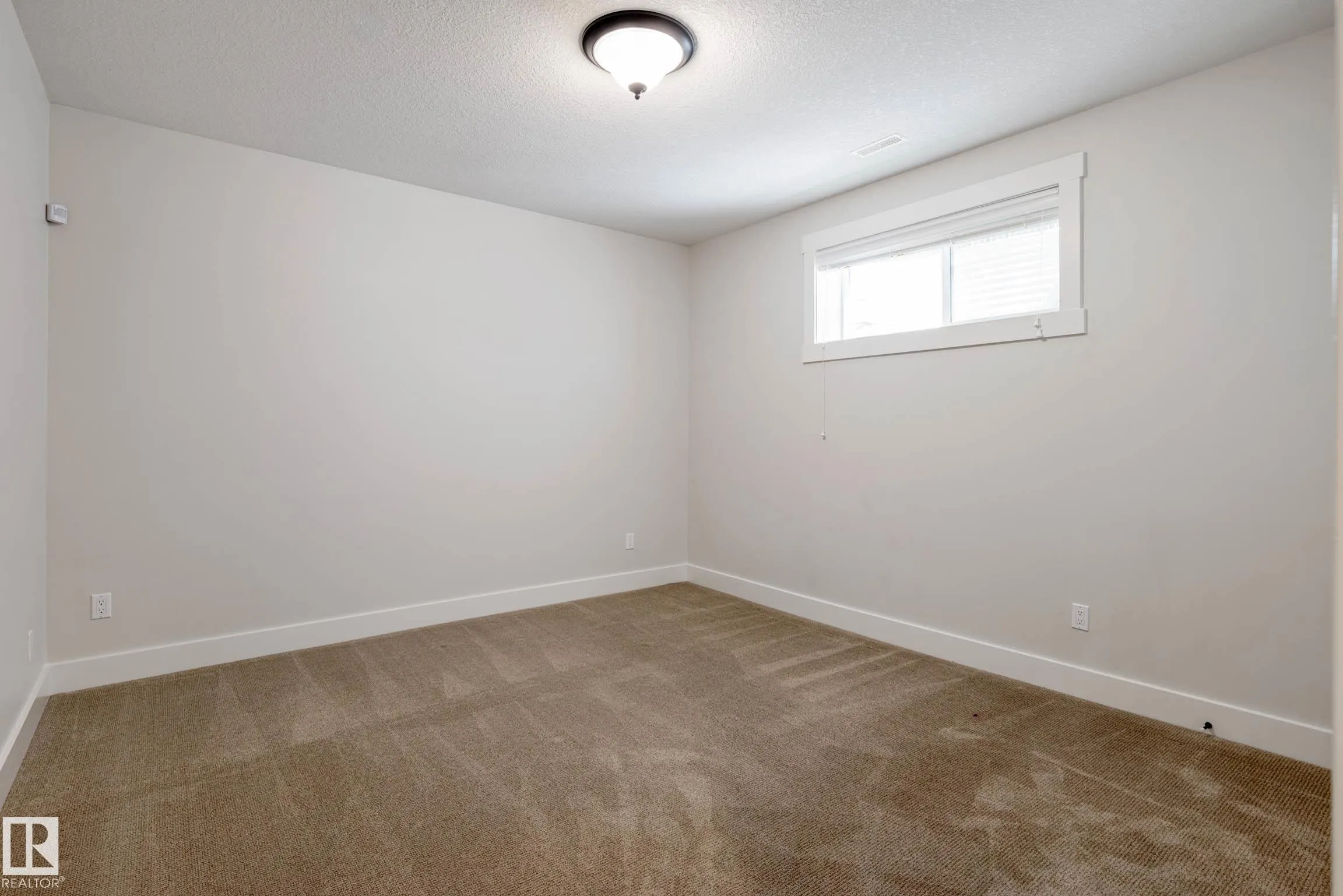 5212 MULLEN CREST Crest
