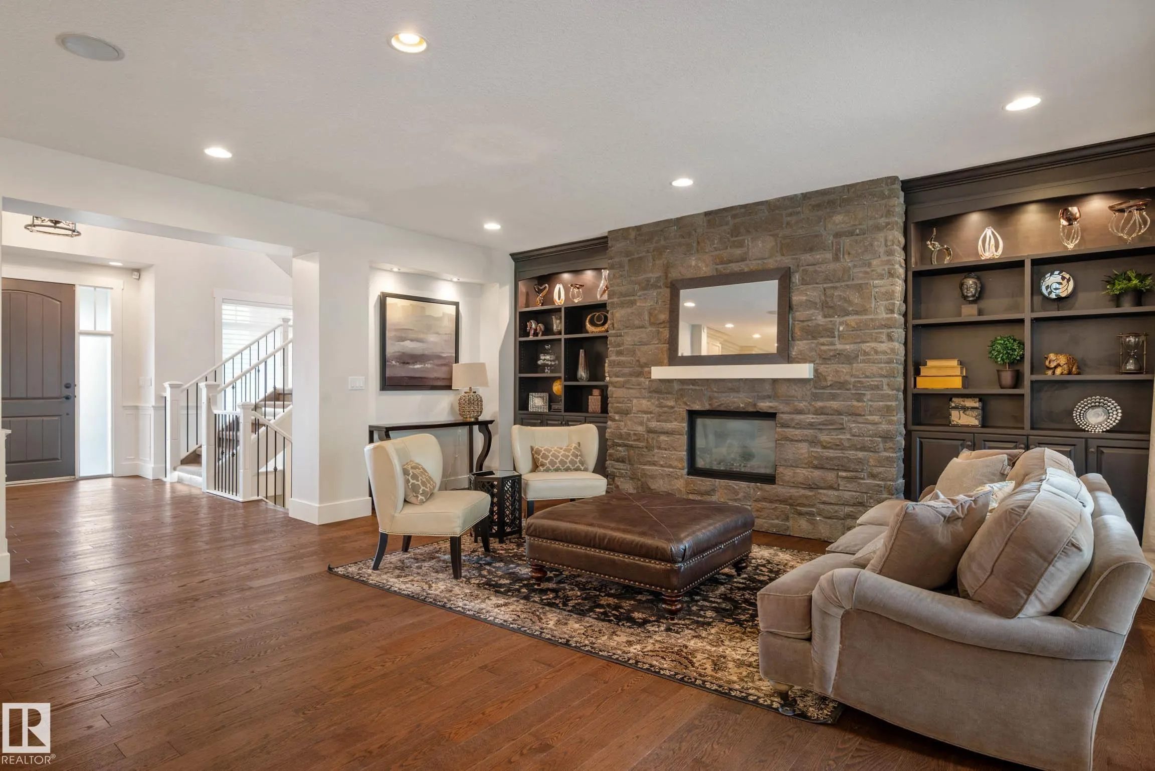 5212 MULLEN CREST Crest