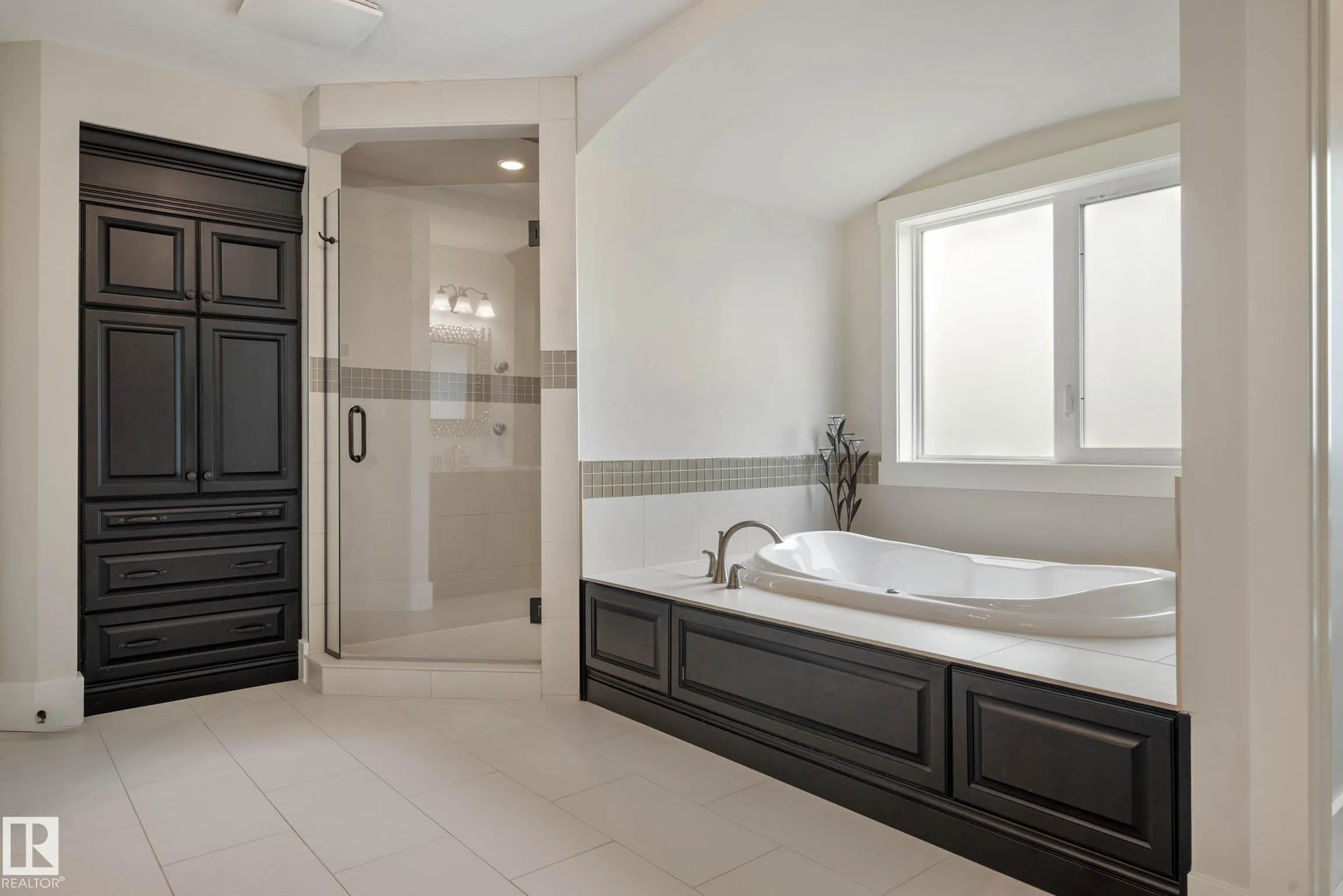 5212 MULLEN CREST Crest